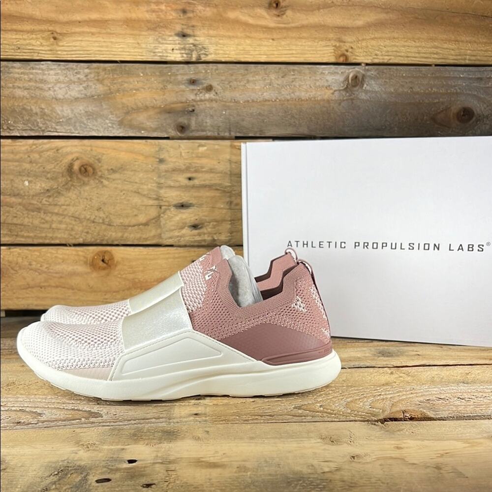 APL Men's Techloom Bliss Sneakers - Ivory/Creame/Beachwood - 9.5 - New in box